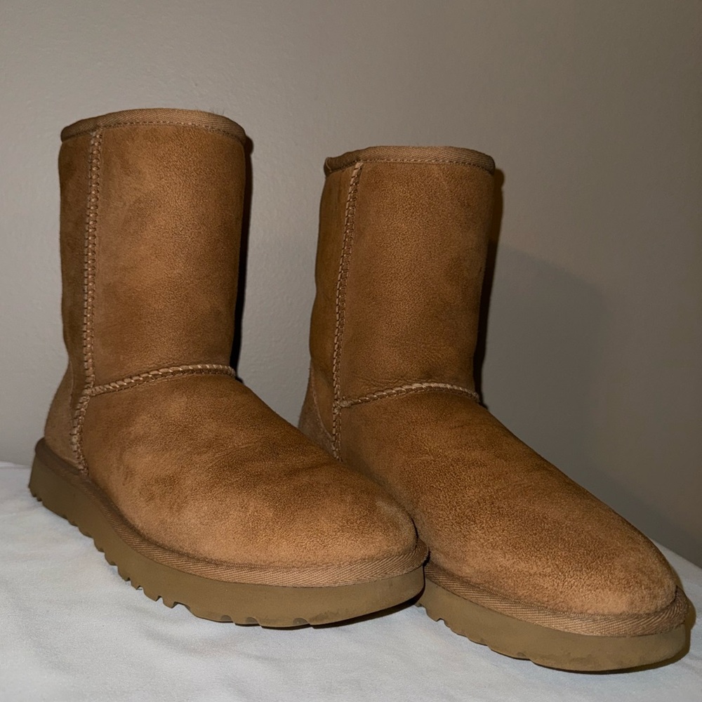 EUC - UGG Classic Short II in Chestnut Size Women’s 7